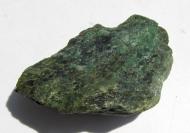 Jadeit aus China, Rohstein, Stufe 74 g. 