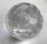 Kugel Bergkristall facettiert, mit Standfläche, Kristallkugel 56 g. 